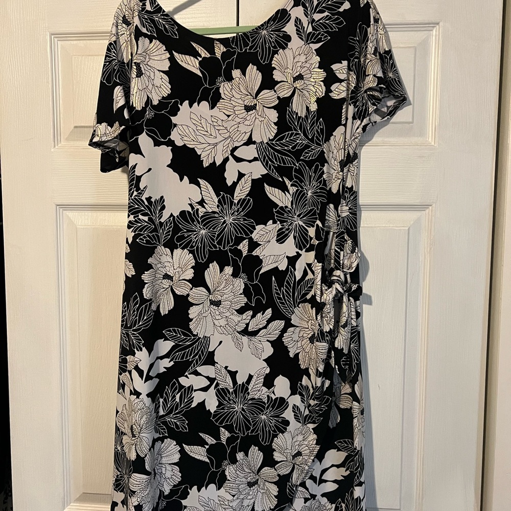 Dress gold black and white